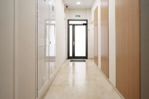 Interior entrance - AT Villafiel Atarazanas-Plaza (Málaga)