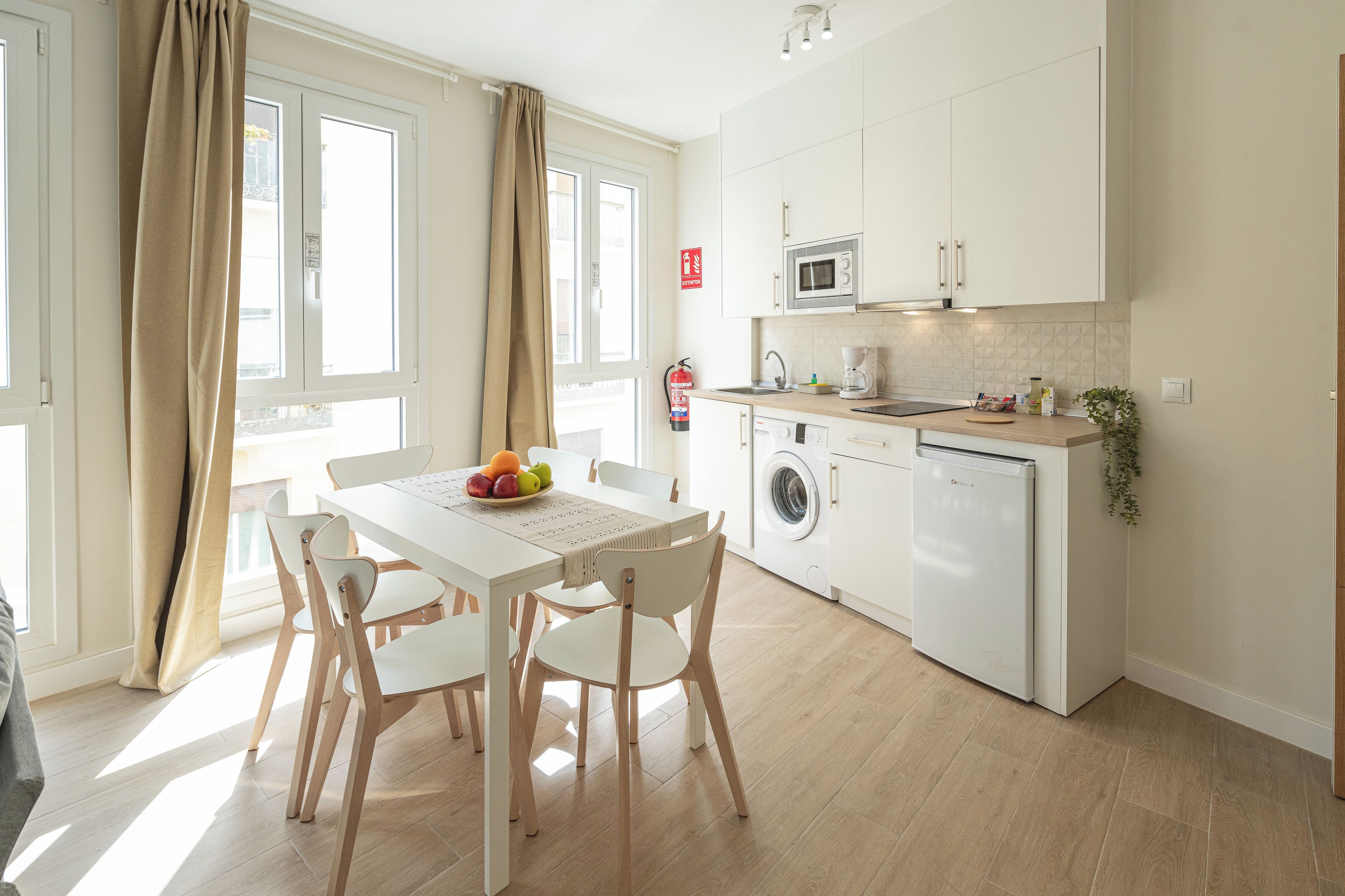 Family Duplex, 2 Bedrooms, City View | Private kitchen | Fridge, microwave, high chair