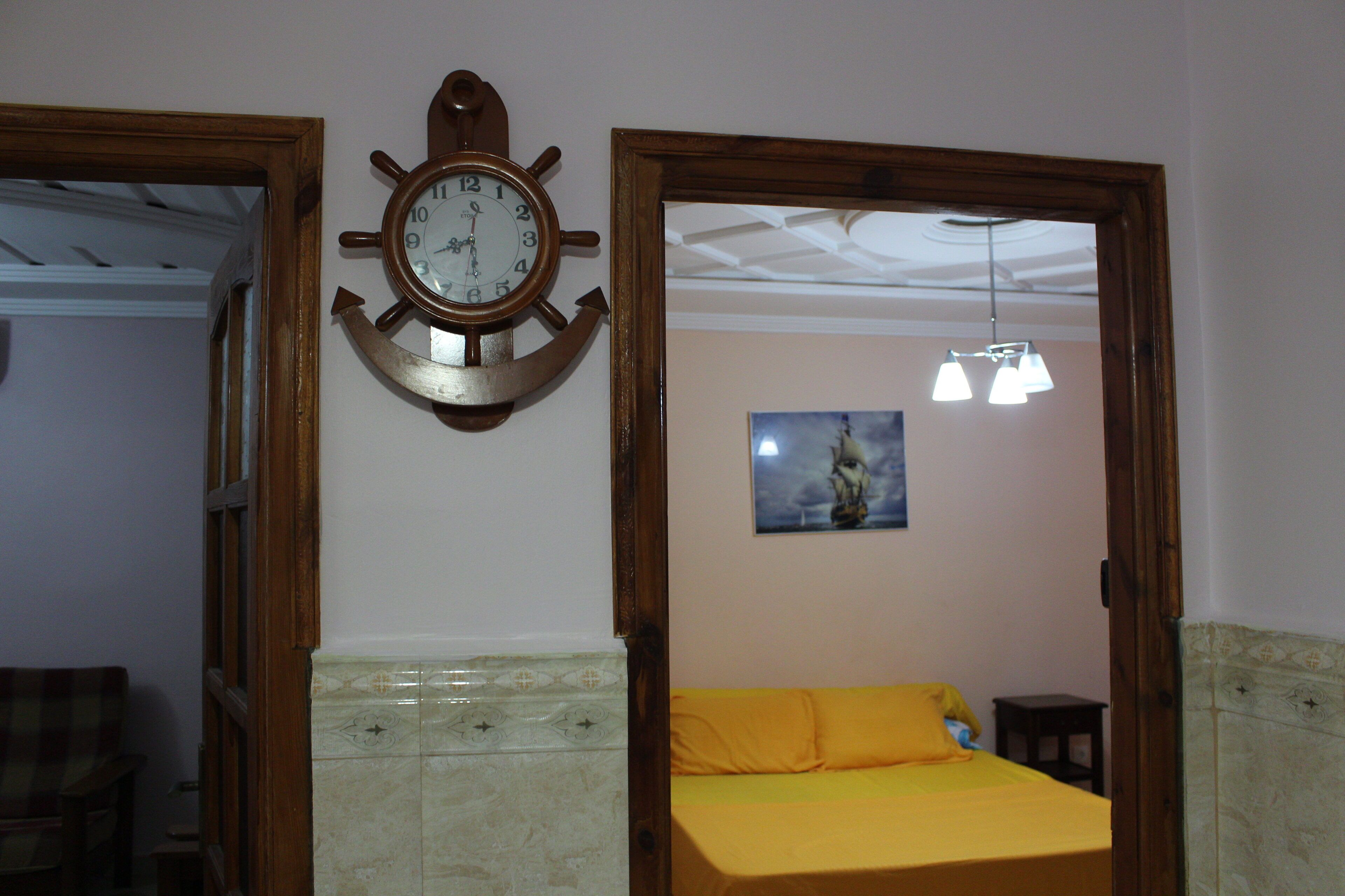 3 Schlafzimmer, Schreibtisch, Bügeleisen/Bügelbrett, Reisekinderbett