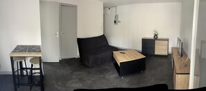 TV - Close to town center and amenities in a quiet location (Bourges)