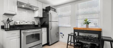 Apartment | 1 bedroom, desk, Internet