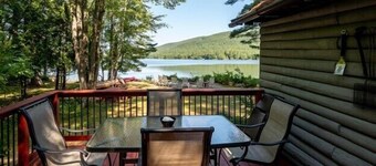 Lakeside rustic cabin sleeps 6 on Lake Kanasatka