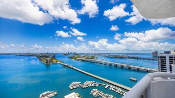 2 habitaciones, escritorio y acceso a internet