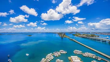 2 habitaciones, escritorio y acceso a internet