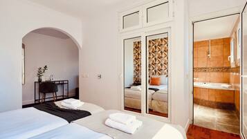 Big double room | Desk, laptop workspace, free WiFi, bed sheets