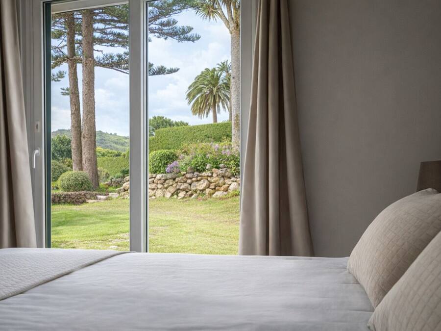 Dobbeltrom | Skrivebord, skrivebord for bærbar PC, wi-fi (inkludert) og sengetøy