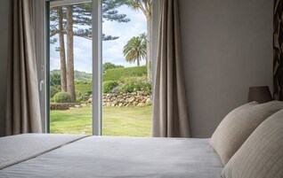 Double Room | Desk, laptop workspace, WiFi (free), bed sheets