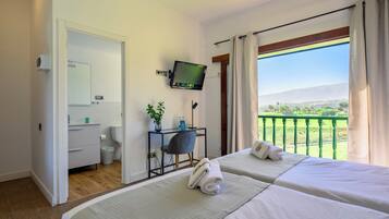 Double Room | Desk, laptop workspace, free WiFi, bed sheets