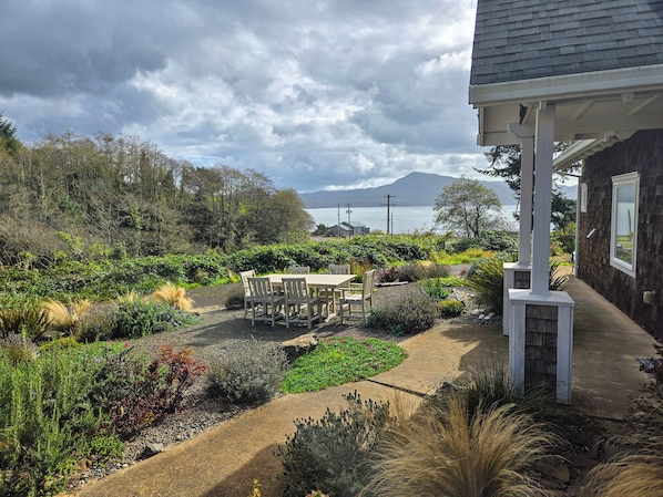 تناول الطعام بالخارج