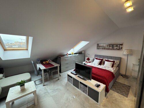 Apartment room + kitchen + private bathroom in Gdansk; parking lot; WLAN; Sat TV