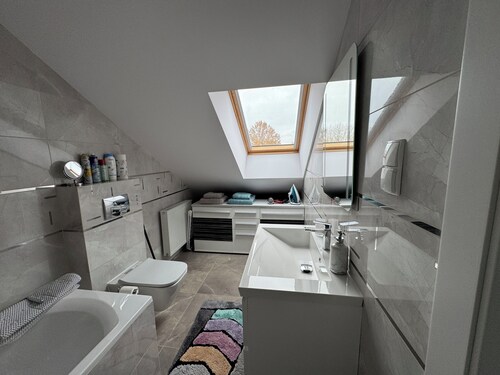 Apartment room + kitchen + private bathroom in Gdansk; parking lot; WLAN; Sat TV