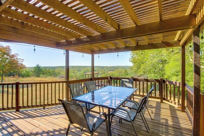 Kansas Gem w/ Fire Pit & Views: 10 Mi to Dtwn!