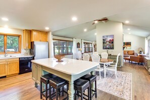 House (3 Bedrooms) | Interior