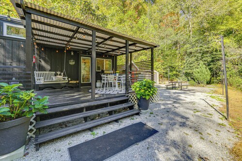Blue Ridge Mountain Tiny Home: Escape to Nature!