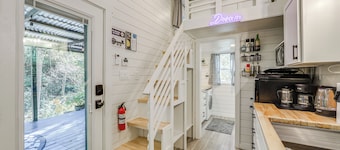 Blue Ridge Mountain Tiny Home: Escape to Nature!