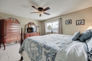 Interior - Riverfront Weleka Condo w/ Dock & Pool Access (Welaka)