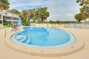 Interior - Riverfront Weleka Condo w/ Dock & Pool Access (Welaka)