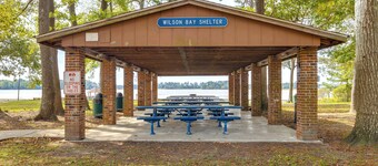 3 Mi to Camp Lejeune: Home w/ Fire Pit & Grill!