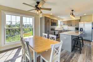 House (4 Bedrooms) | Interior