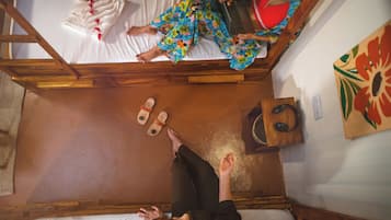 Standard-Vierbettzimmer, Poolblick | Kostenloses WLAN