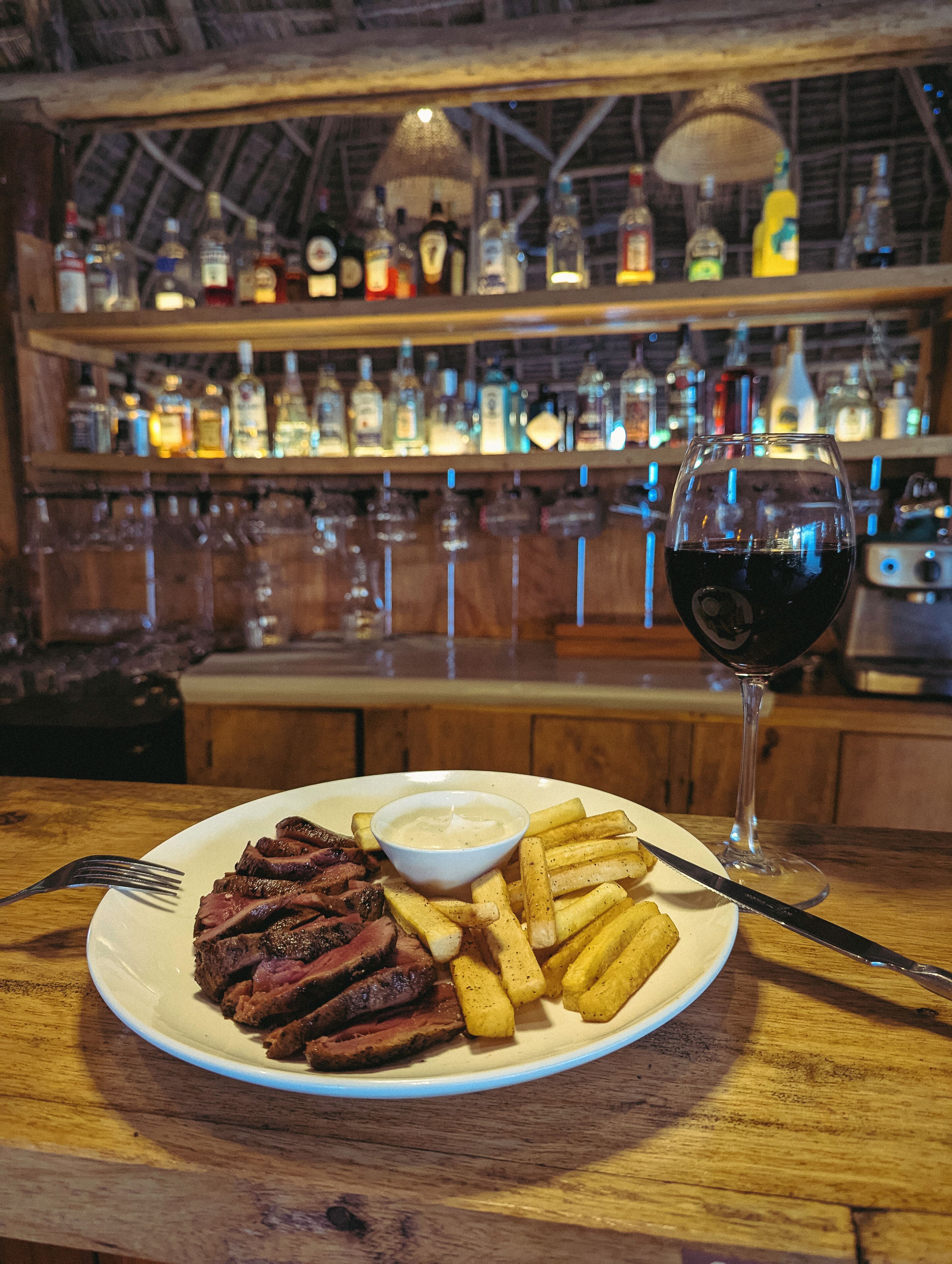 2 restaurants, spécialités Cuisine fusion