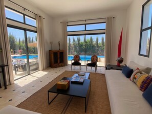 TV, fireplace - Sumptuous Villa close to the beaches and the golf course (Essaouira)