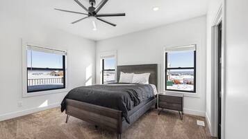 5 bedrooms, free WiFi, bed sheets