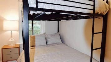 3 bedrooms, iron/ironing board, free WiFi, bed sheets