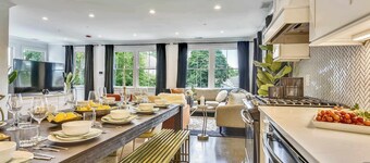 Glamorous Luxury Apartment, Near T
