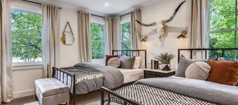Glamorous Treetop Escape | near T