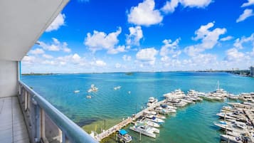 Apartamento | 2 quartos, escrivaninha, acesso à internet de alta velocidade