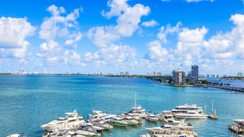 Apartment | 2 bedrooms, desk, Internet