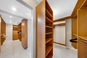 Apartment | 2 bedrooms, desk, Internet