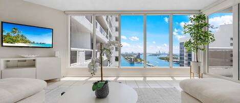 Apartment | 2 bedrooms, desk, Internet