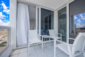 Apartment | 2 bedrooms, desk, Internet