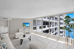 Apartment | 2 bedrooms, desk, Internet