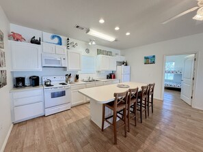 Kühlschrank, Mikrowelle, Geschirrspüler