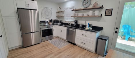 Frigorífic, microones, forn i placa de cuina