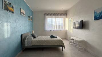 2 bedrooms, iron/ironing board, travel cot, WiFi