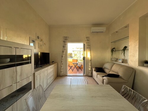 Apartment with terrace, close to the beach and the historic center of Ostia.