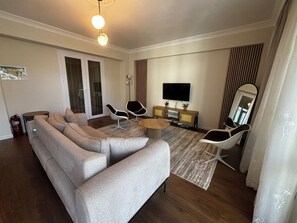 Smart TV, books - Vacation apartment in the heart of Fethiye  (Fethiye)