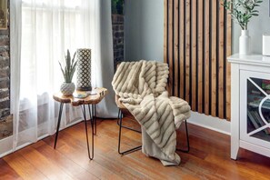 Interior - The Broughton Noir, Chic | Comfortable | Cozy (Savannah)