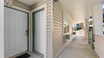 Condo, 2 phòng ngủ | Chi tiết ngoại thất