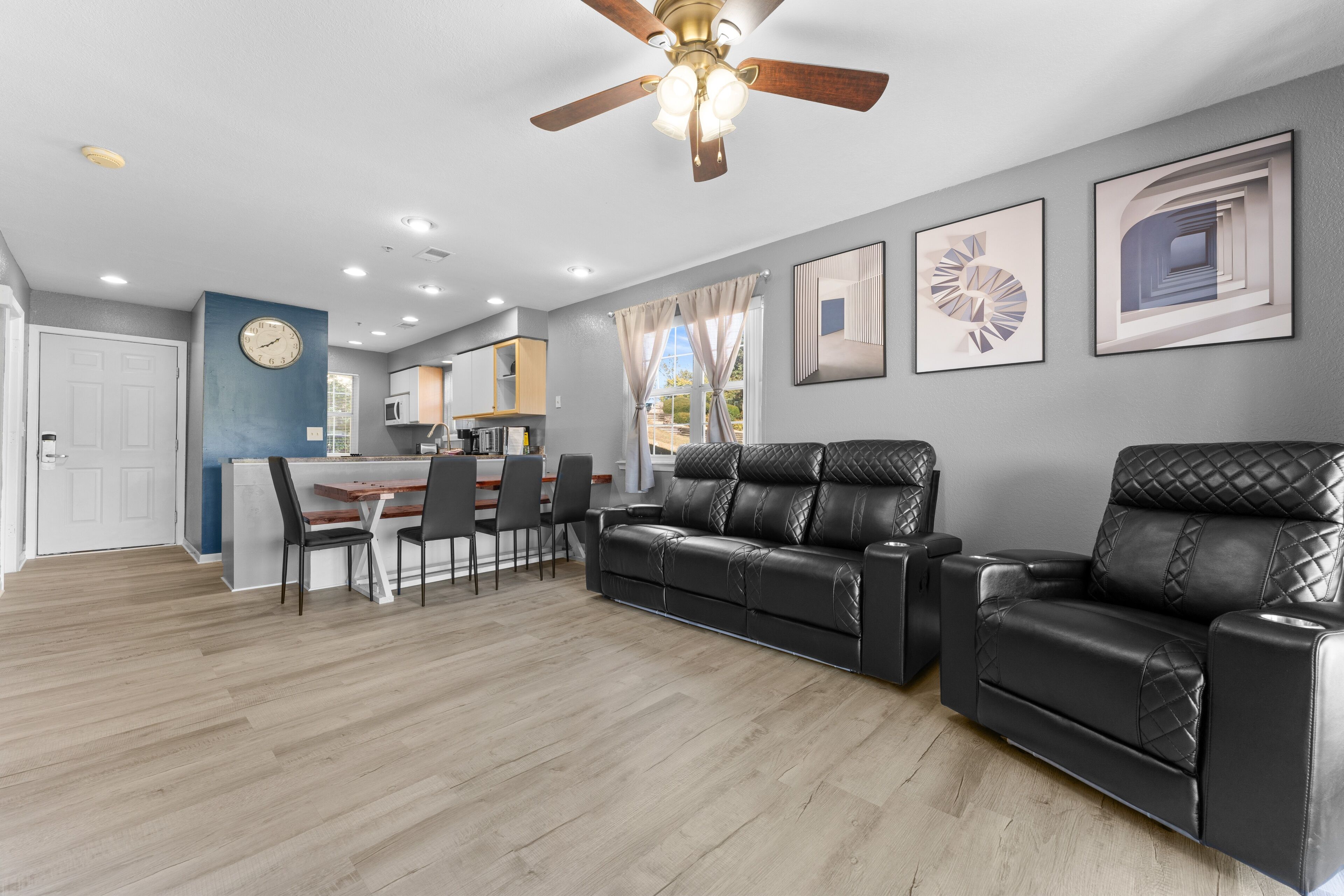 Condo, 2 Bedrooms | Living area