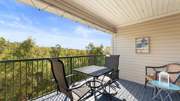 Condo, 2 phòng ngủ | Khu ẩm thực ngoài trời