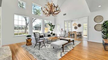 House, Multiple Beds, Pool Access, Pool View (209 Peabody) | Interior