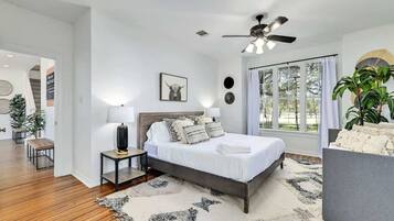 House, Multiple Beds, Pool Access, Pool View (209 Peabody) | 6 bedrooms, individually decorated, individually furnished, desk