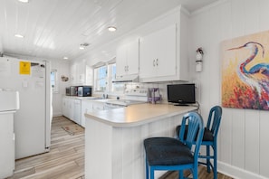 Fridge, microwave, oven, stovetop - Inlet Front Beach House 4BR 4BA Pet Friendly Private Dock (Garden City Beach)