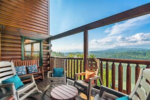 Property grounds - *Amazing 5BD Lodge w/ VIEWS! Pool Table + Hot Tub* (Sevierville)