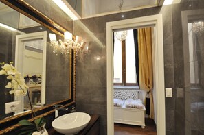 Bathroom - Two Bedroom Apartment (ROMA)